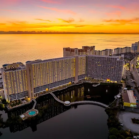 Laketown Wharf 1022